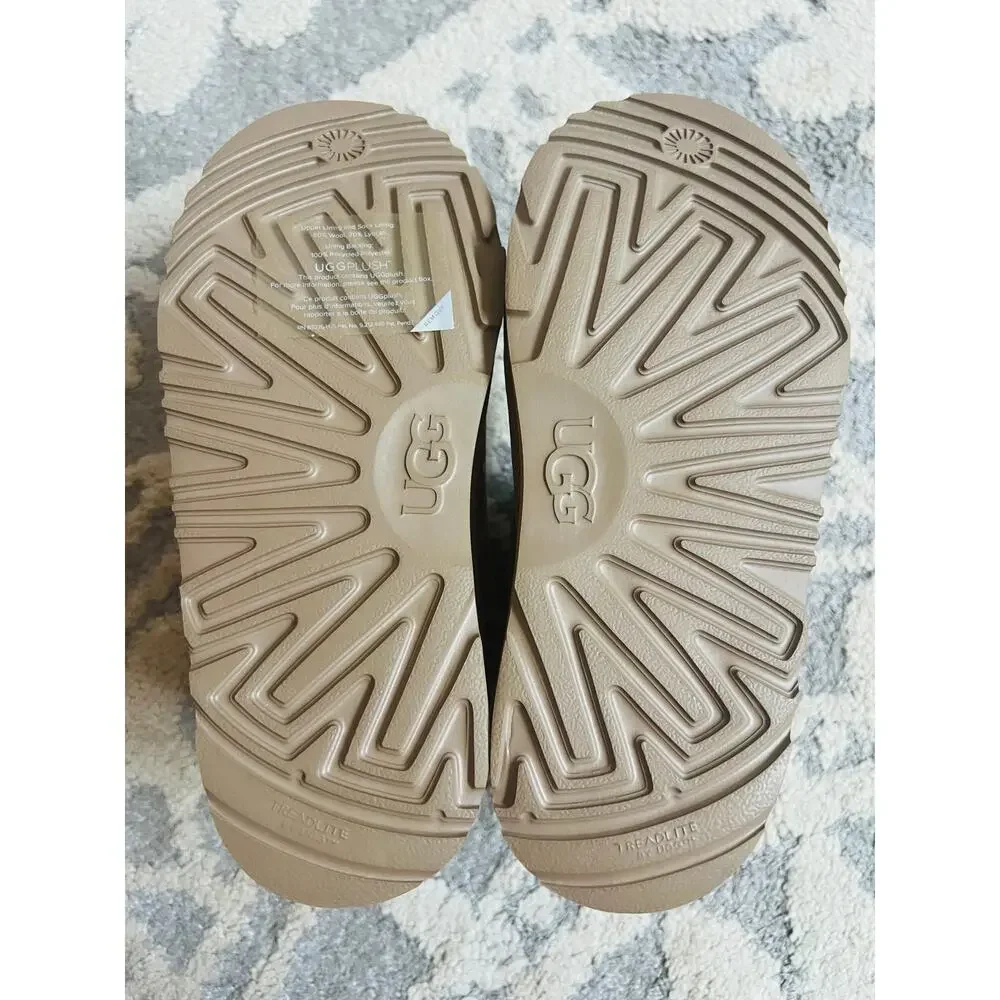 NWT❤️UGG Classic Mini II Stars sz2